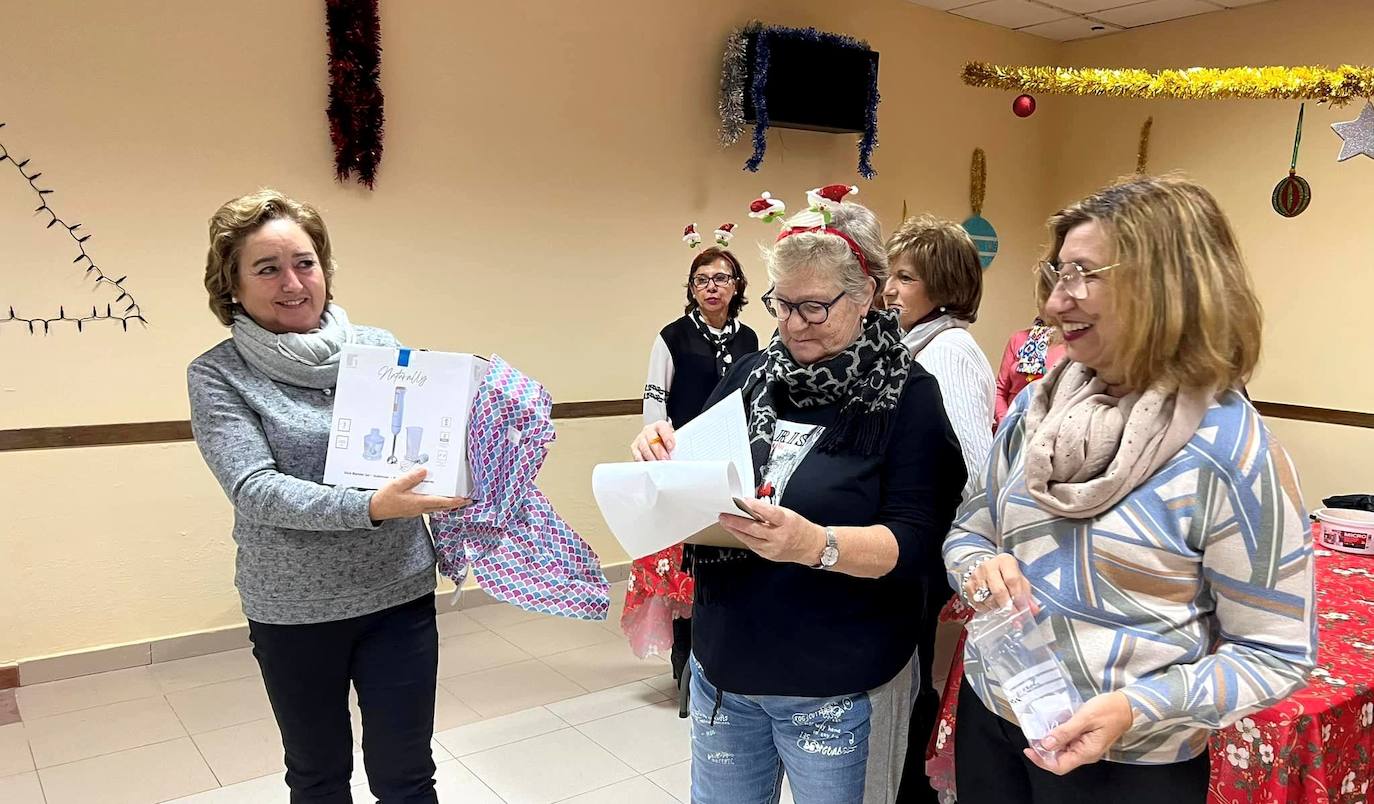 La asociación de amas de casa celebra el tradicional concurso navideño de cocina