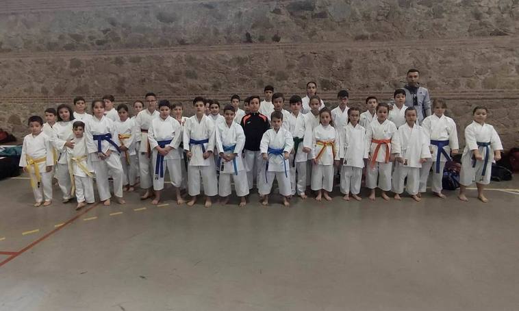 19 medallas para el Club de Karate Jaraíz en los Juegos Deportivos Extremeños