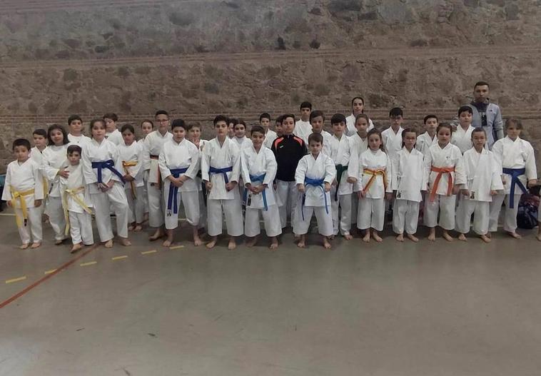 19 medallas para el Club de Karate Jaraíz en los Juegos Deportivos Extremeños