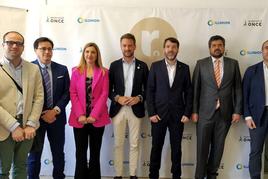 Responsables de Ilunion, el alcalde y los cargos regionales de la ONCE.