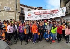 Salida de los senderitas para dirigirse a la dehesa boyal jaraiceña.