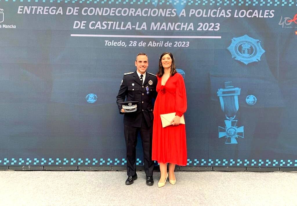 Con su mujer, Zhara Albarrán, también jaraiceña