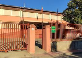 Entrada al CEPA, en el edificio Comarca de la Vera del IES M. Gonzalo Korreas.