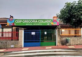 El rótulo colocado a la entrada del edificio de Educación Infantil del Gregoria Collado.