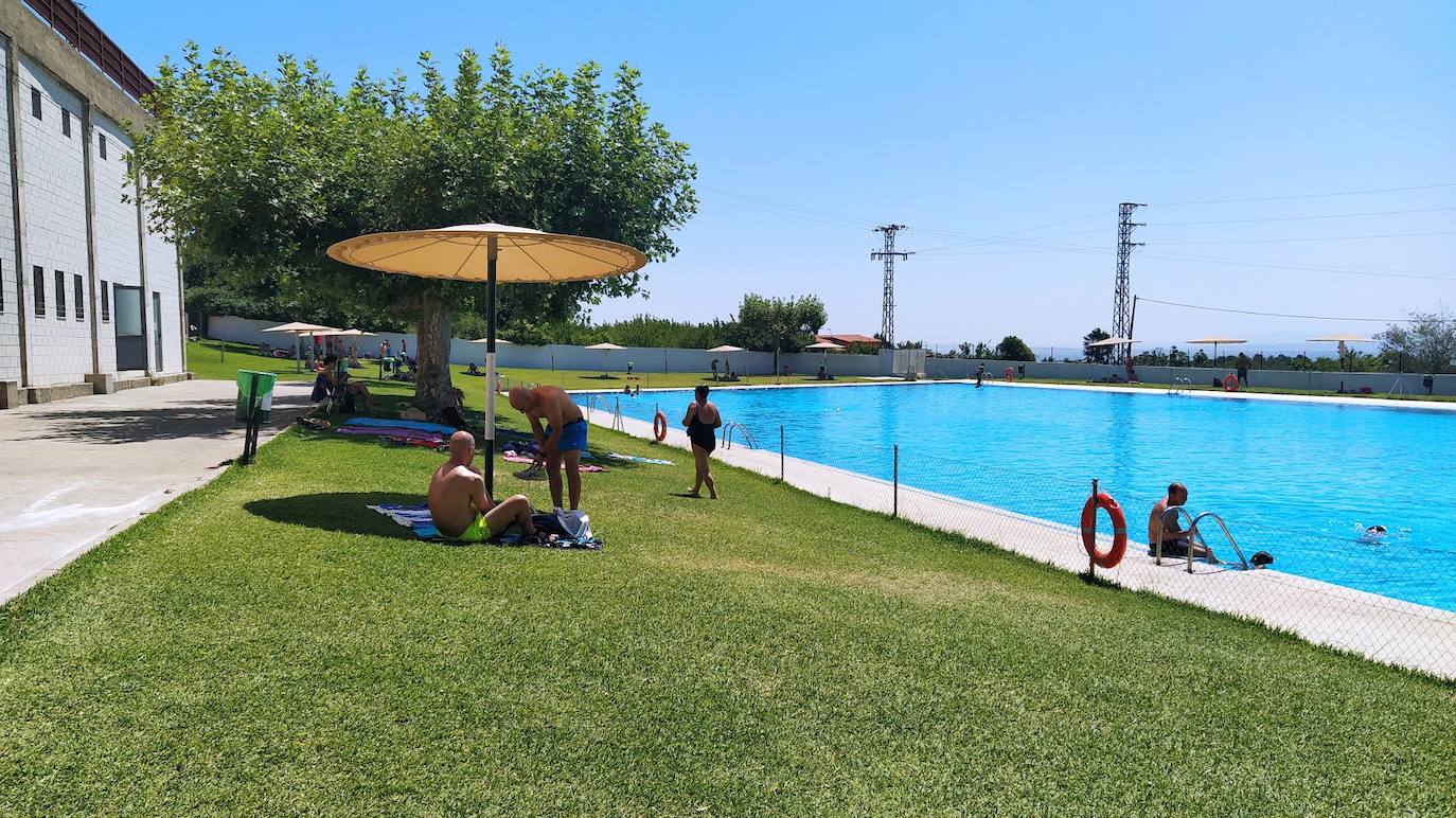 La piscina de dimensiones olímpica del polideportivo municipal.