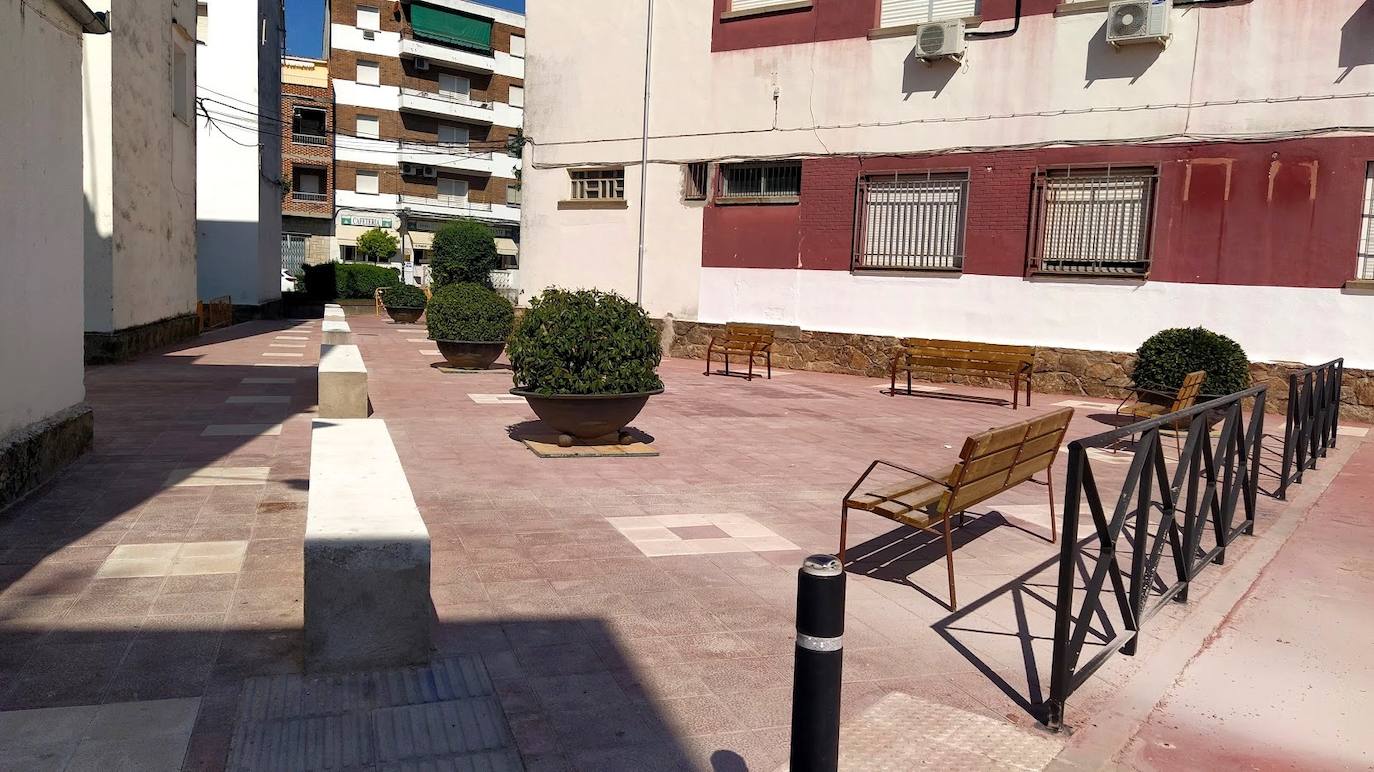 El patio delantero del César Carlos I pasa a formar parte del viario público