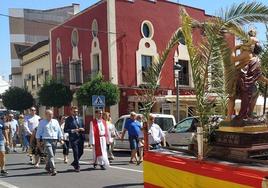 Procesión de San Cristóbal por el centro urbano.