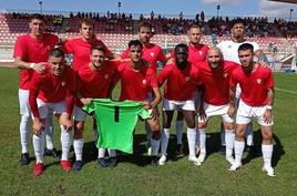 El equipo con la camiseta del jugador número 1.