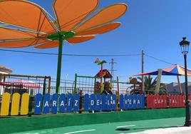 El nuevo vallado recién estrenado del parque de la estación.