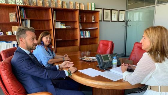 El alcalde se reúne con la secretaria general de Educación para hablar del nuevo instituto