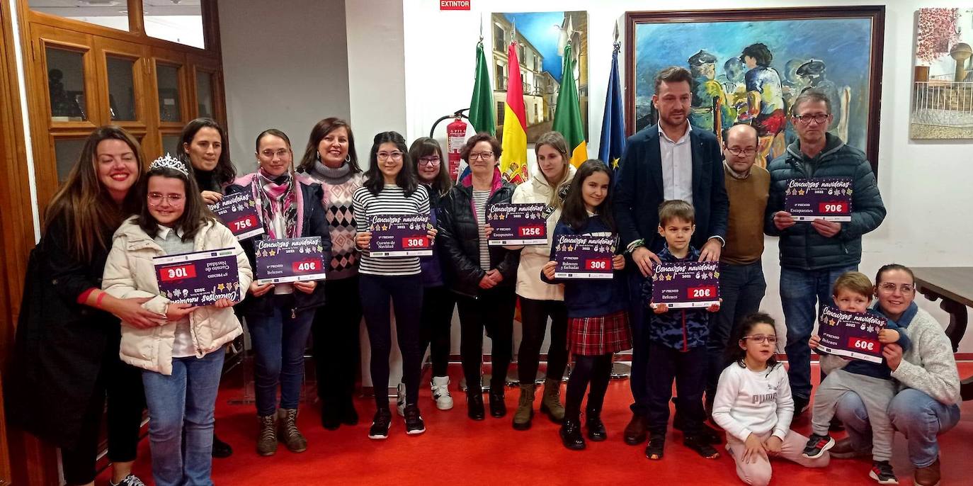 Entrega de los premios a los ganadores de los concursos navideños