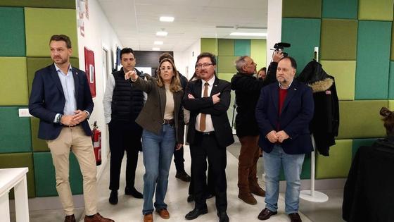 Primera visita oficial de la Junta a la empresa jaraiceña 'La Casa de las Carcasas'