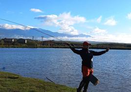 Charca o lago de los Invernaderos de la dehesa boyal jaraiceña, escenario del Cameponato de España de Sálmonidos, en la modalidad de Mosca-Lago.