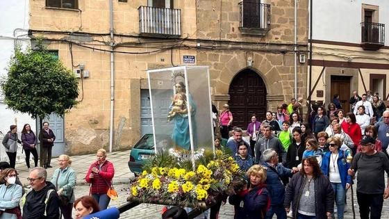 Los jaraiceños, de romería con su Patrona