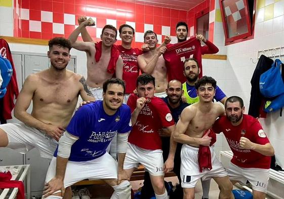 Los pimentoneros celebran el triunfo conseguido en Rena.