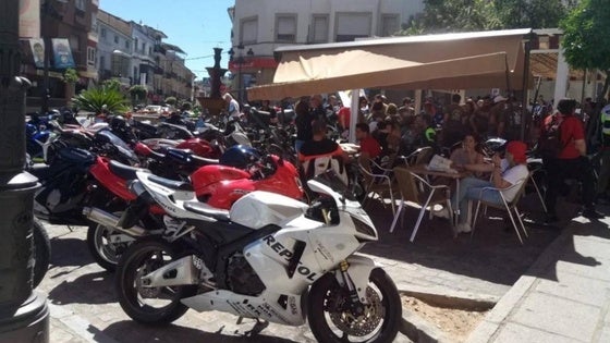 La XIV Quedada Los Balines llena de motos Jaraíz