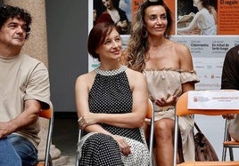 Ángeles Vázquez, en el centro de la imagen, el pasado año, en la presentación en el Festival de Mérida de 'El regalo de Zeus' de Concha Rodríguez.