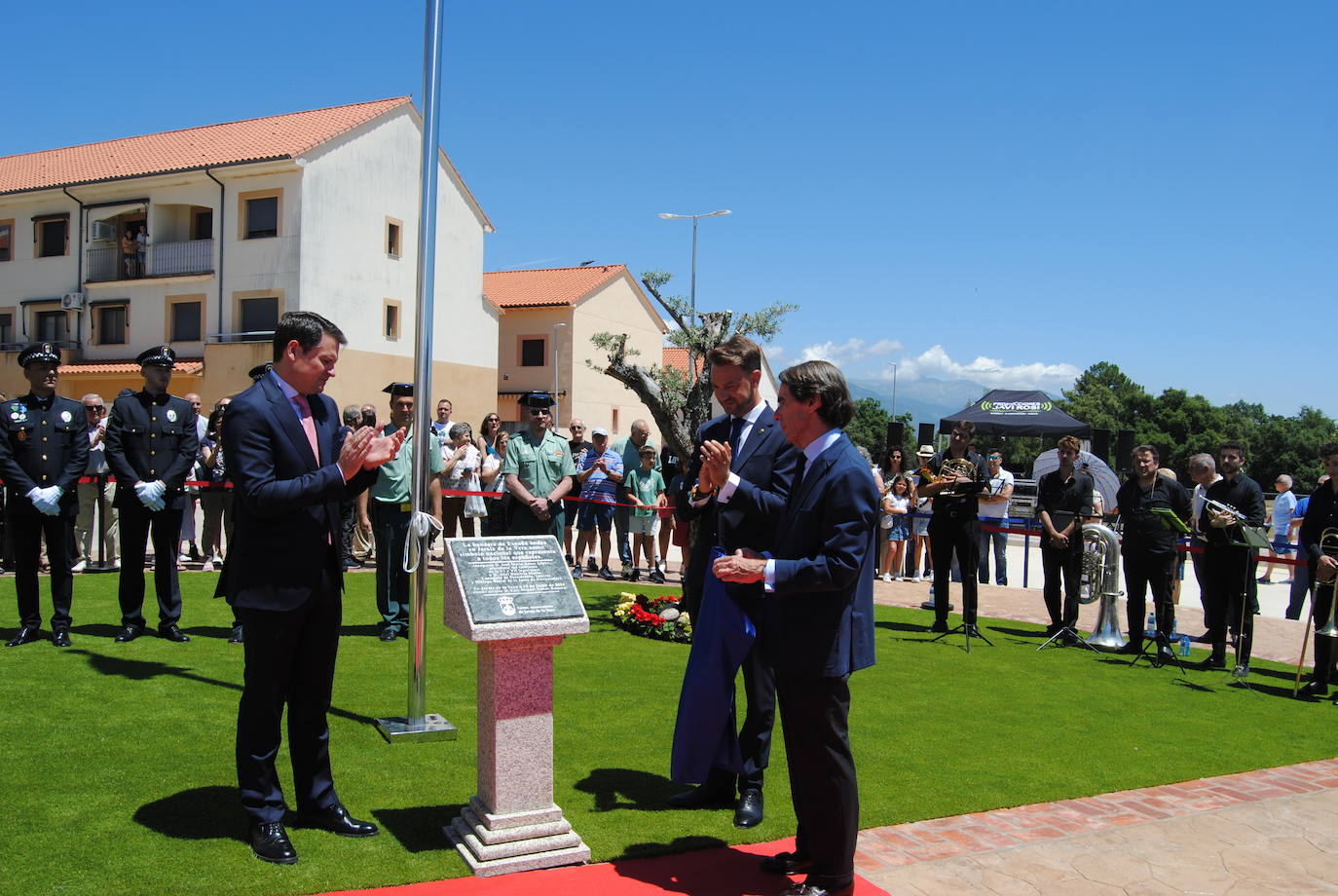 Descubrimiento de la placa conmemorativa.