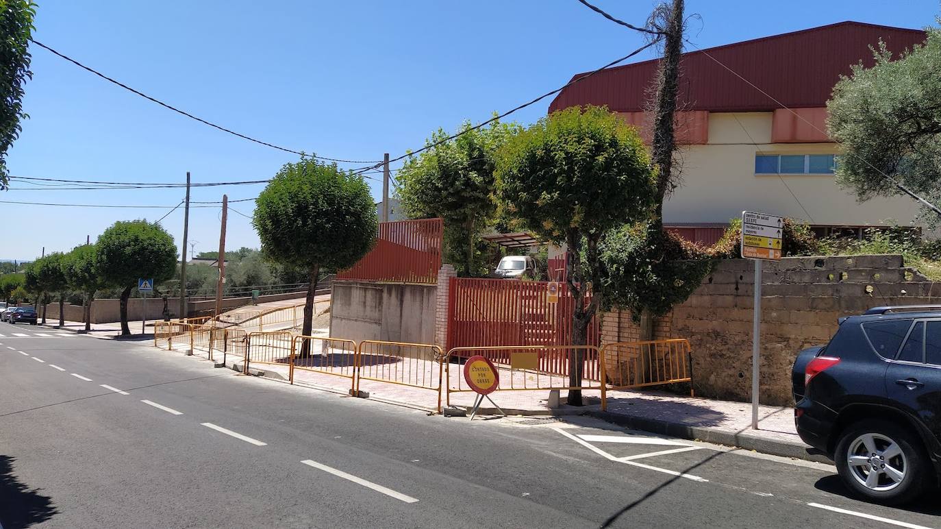 Continúan los trabajos para mejorar la accesibilidad de las aceras y la seguridad vial