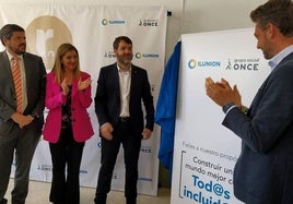 Inauguración por los responsables de la ONCE Extremadura, ILUNION y el alcalde del CRAC de Jaraíz, incluido en el proyecto 'Raíces'.