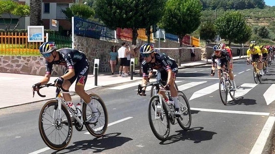 Jaraíz se echa a la calle para ver la Vuelta Ciclista a España