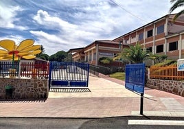 Las puertas recién pintadas del Gregoria Collado.