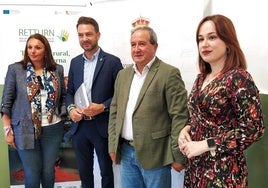 Pilar Díaz, Luis Miguel Núñez, Miguel Ruiz y Sara García durante la presentación.