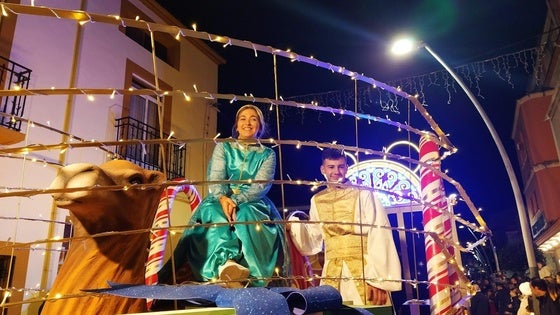 Hoy, desfile por las calles de Jaraíz de la carroza de Disney