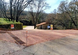 Zona pavimentada en el complejo turístico del Lago.