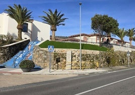 Esquina con el césped artificial, en la que se colocará el escudo retroiluminado.