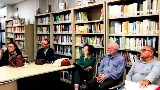 Lectura de poesías en la Biblioteca Municipal Martiria Sánchez