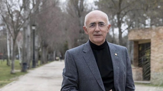 El Colegio de Médicos de Cáceres concede la Medalla de Oro a Carlos Arjona