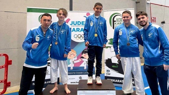 30 medallas para el Club de Karate en los Judex