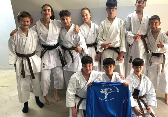 Once alumnos del Club de Karate Jaraíz consiguen el cinturón negro