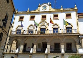 Ayuntamiento de Jaraíz, que se hermanará con el de Altura, Castellón.