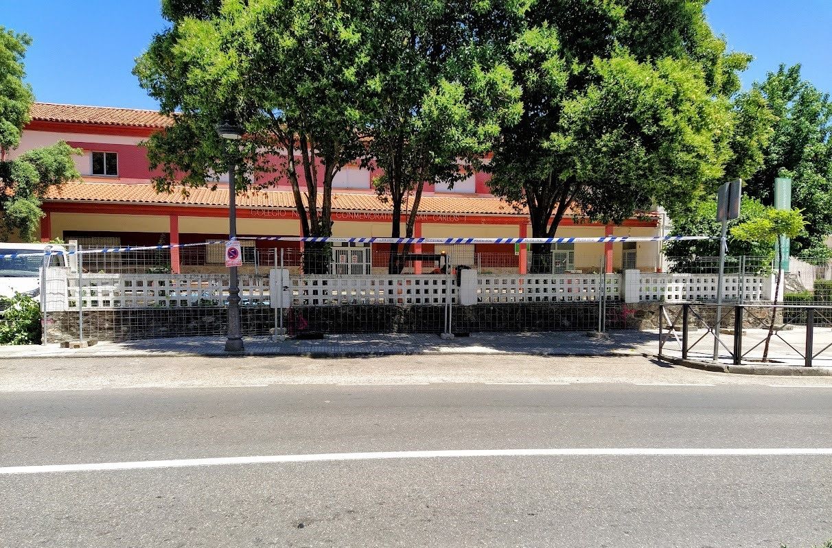 Comienzan las obras de la parte delantera del Complejo Educativo César Carlos I