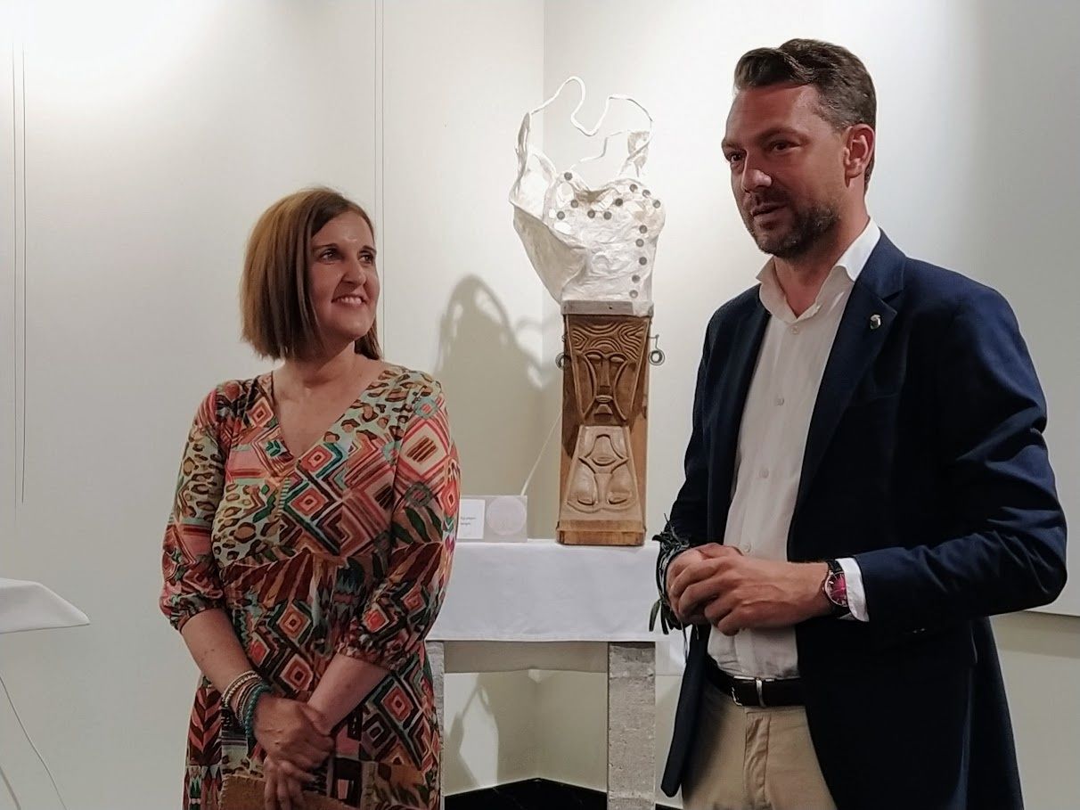 Raquel Moreno expone sus creaciones artísticas en el Museo del Pimentón