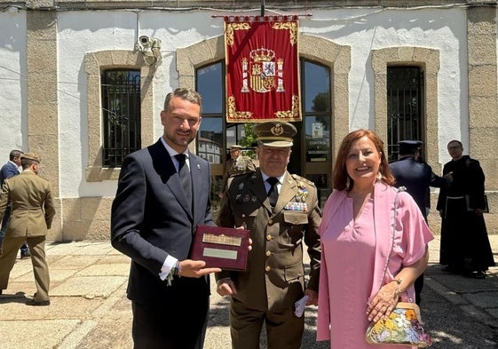 El Ayuntamiento distinguido por su implicación en la cultura de Seguridad y Defensa