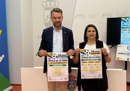 El alcalde y la concejala durante la presentación del evento deportivo.