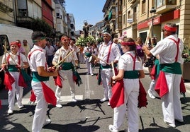 Los bailadores en las pasadas fiestas de San Antonio de Padua.