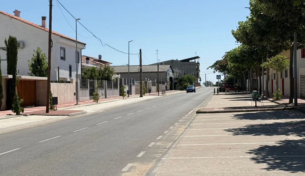 El tramo de la avenida arreglado visto desde lado opuesto.
