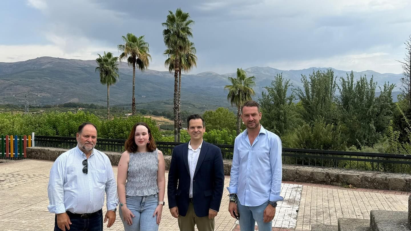 Hannemann, García, Prieto y Núñez en el mirador del parque Los Bolos.