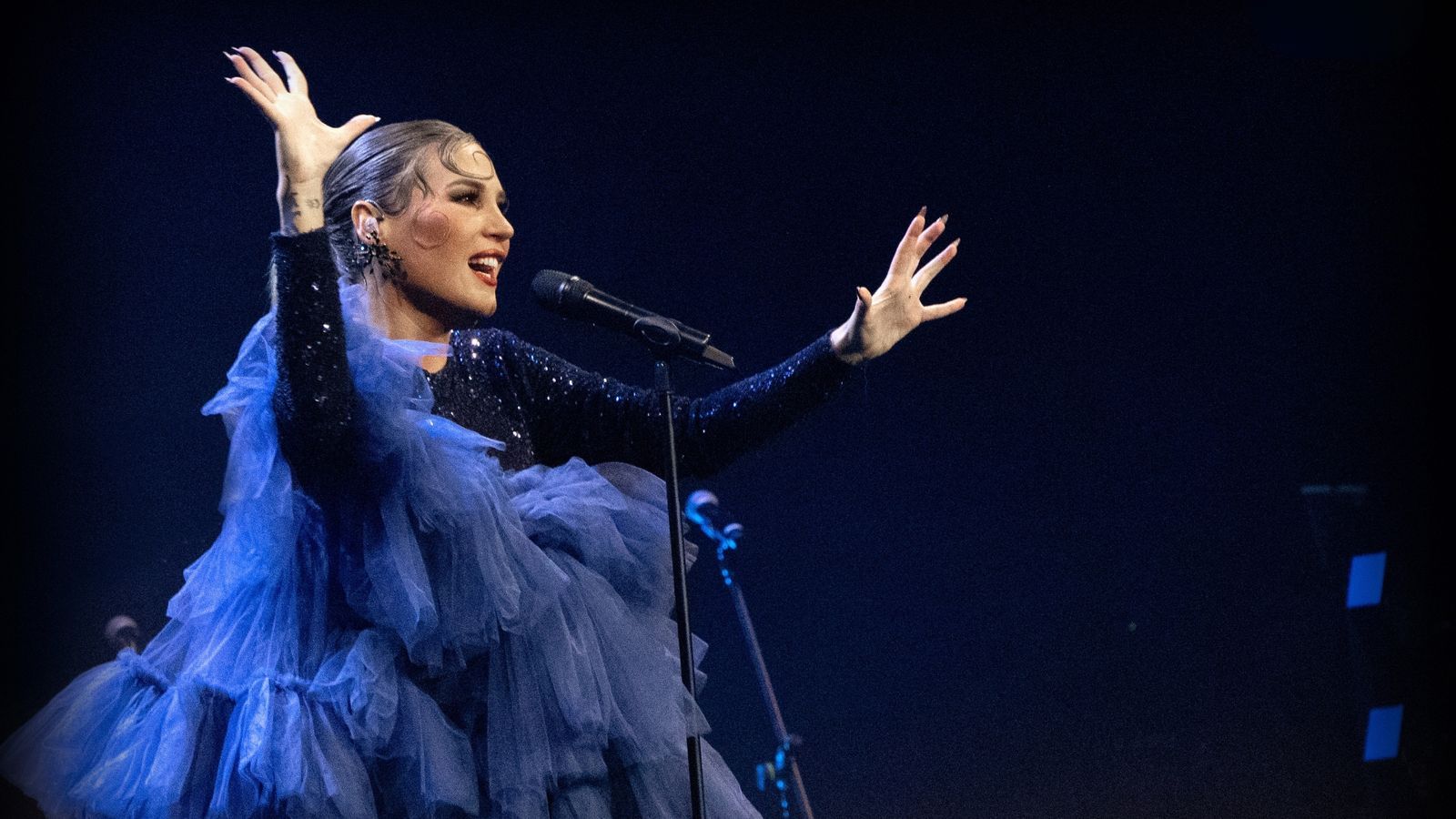 Este viernes, concierto de Laura Gallego, en el polideportivo
