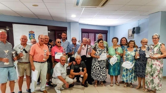 Entrega de premios a los ganadores de los juegos populares