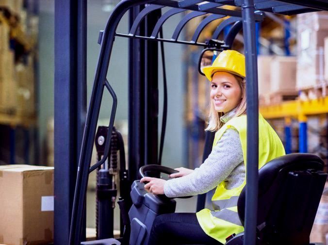 Curso para mujeres desempleadas en el manejo de carretillas elevadoras