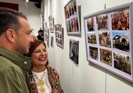 El alcalde y la concejala de Cultura durante la inauguración.