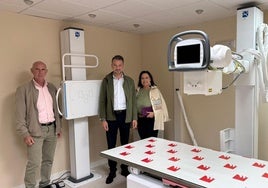 Sánchez, Núñez y López en la nueva sala de radiología.
