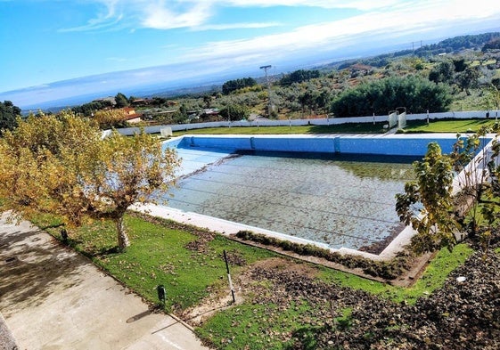 El vallado de las piscinas municipales se cambiará por uno nuevo