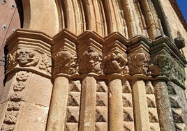 Portada del mediodía del siglo XV.