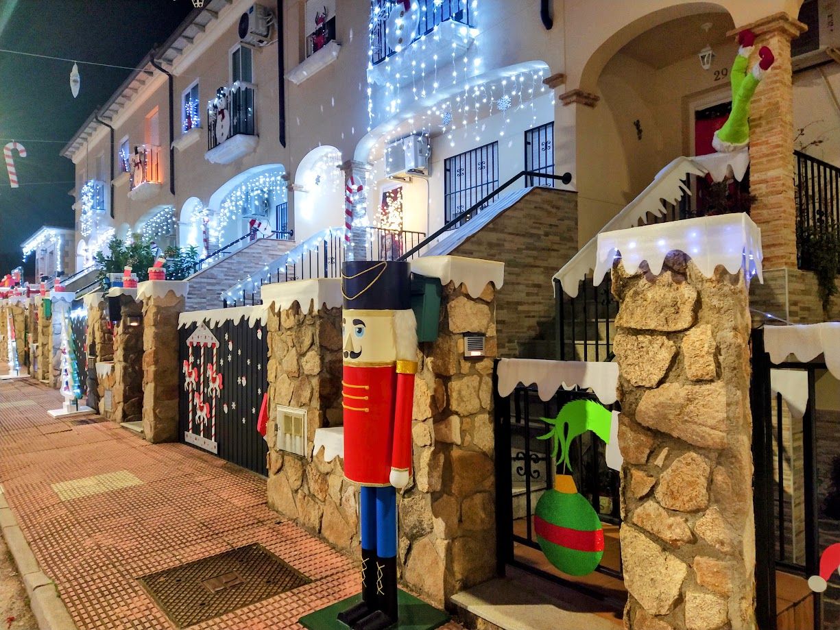 El vial profusamente adornado.